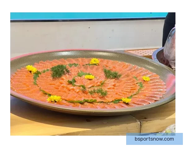 本西蒙斯转战钓鱼领域挑战极限成功晒出金枪鱼钓获喜悦