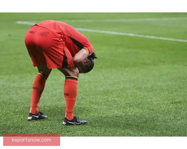 穆里奇进球后泪洒赛场激动表达我也是人展现真实情感